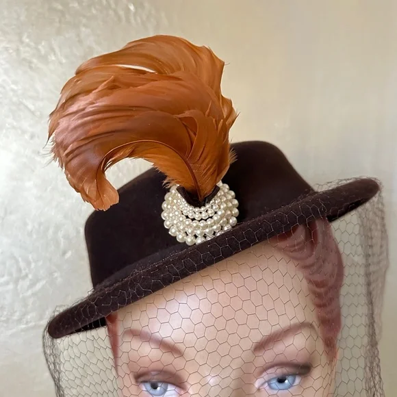 DAPPER 1940s' BROWN FELT HAT WITH PEAR & RUST COLORED FEATHER TRIM + VEIL